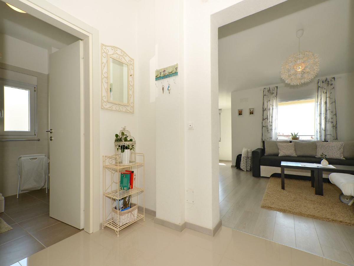 Apartments Ante Anita Каштела Экстерьер фото
