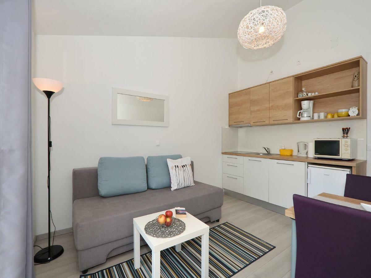 Apartments Ante Anita Каштела Экстерьер фото